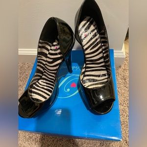 Black Leather open toe pumps